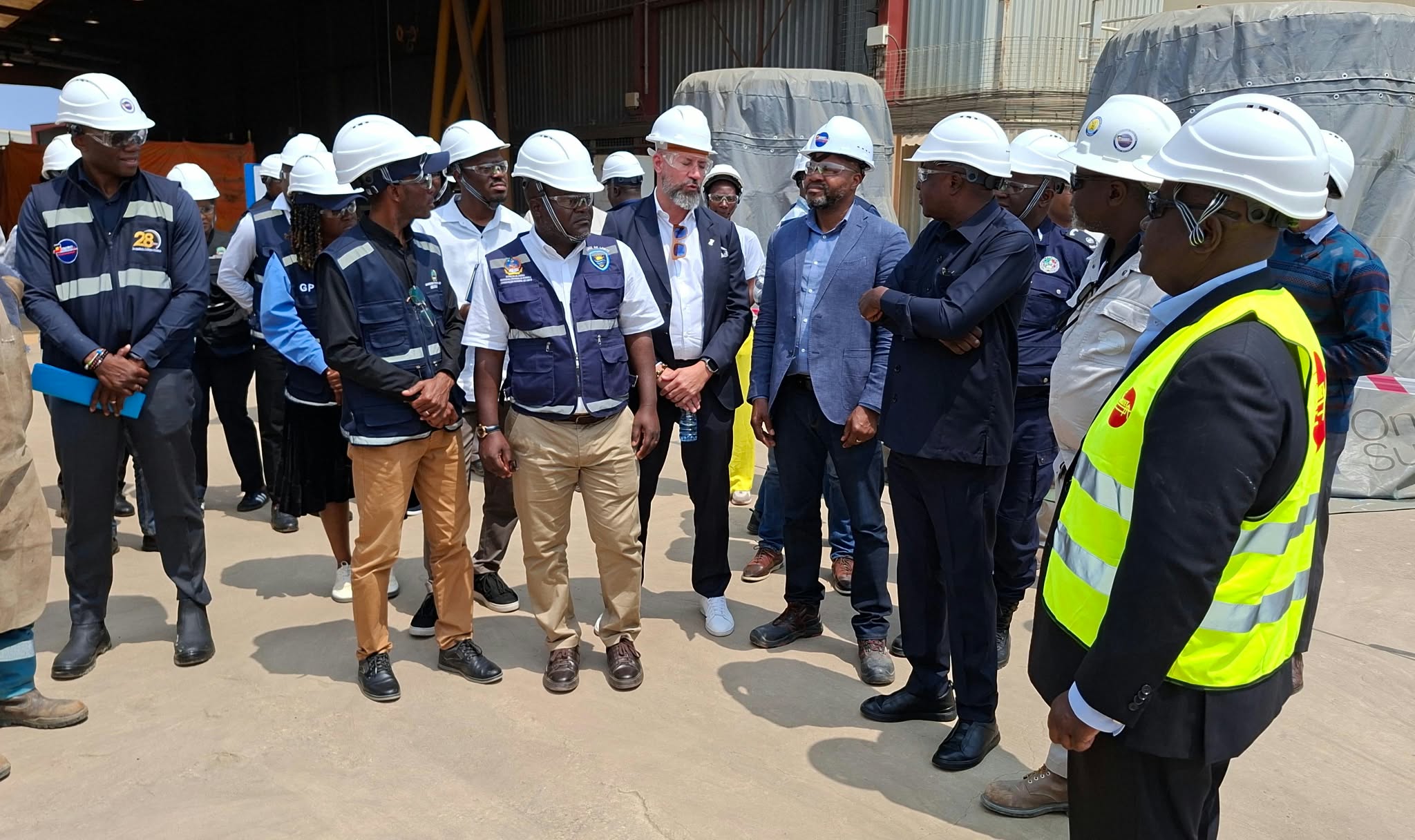 Visita de Sua Excelência o Governador da Província de Benguela ao Estaleiro da Sonamet — Foto 2