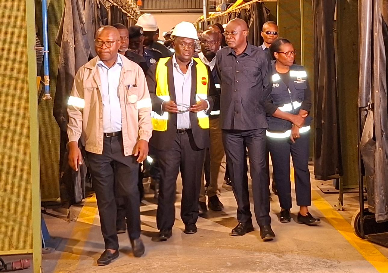 Visita de Sua Excelência o Governador da Província de Benguela ao Estaleiro da Sonamet — Foto 4