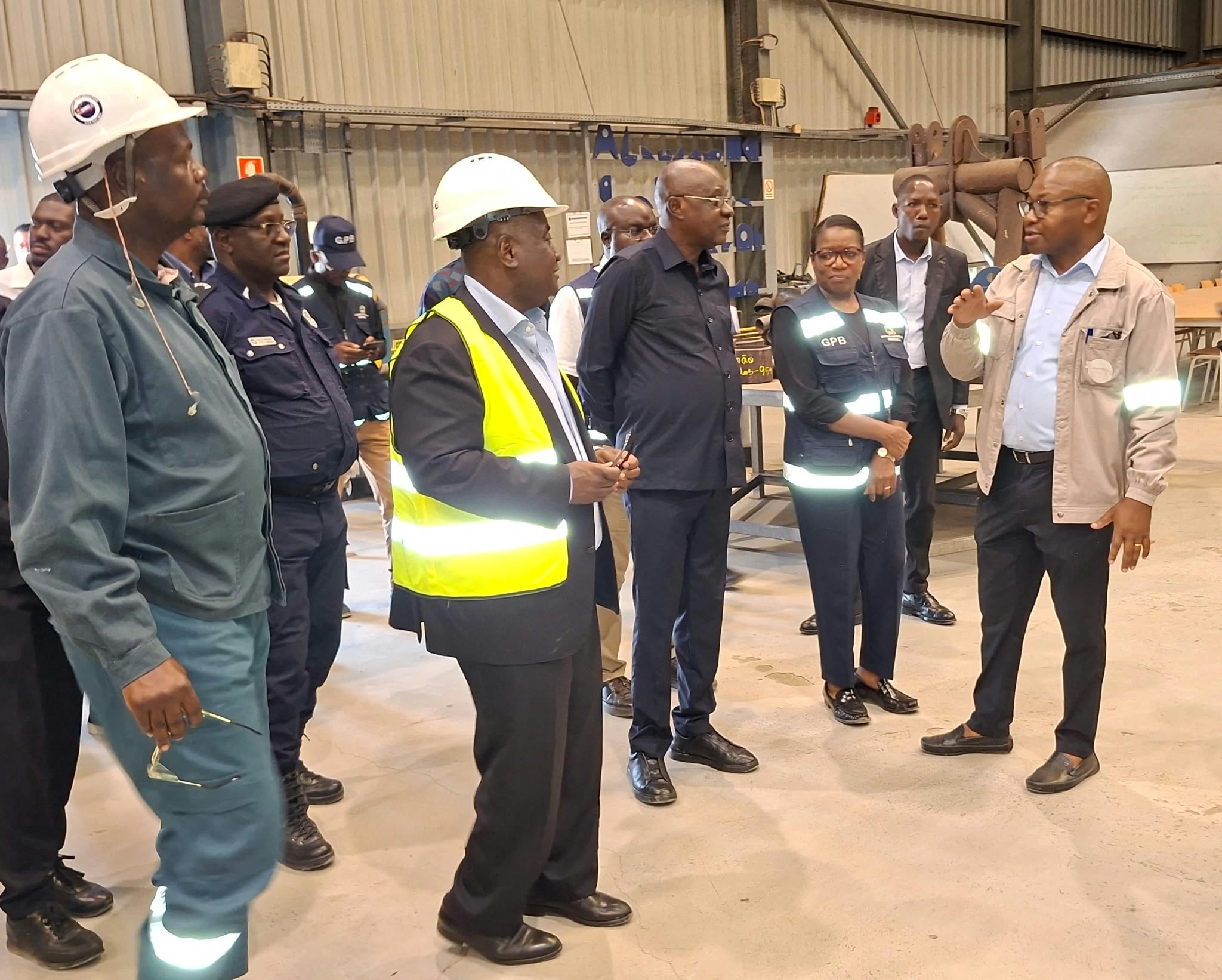 Visita de Sua Excelência o Governador da Província de Benguela ao Estaleiro da Sonamet — Foto 5